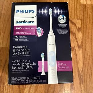 Phillips toothbrush electric - white